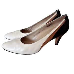 Salvatore Ferragamo Women’s Closed Toe Narrow Black Cream Tan Pumps Size 7AAAA